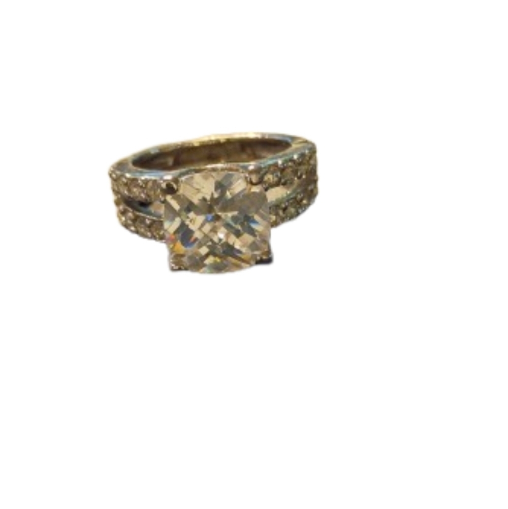 Simulated diamond‎ ring
